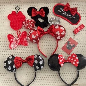 New Exclusive Collection Disney Minnie Mouse Deluxe Travel Accessory Set